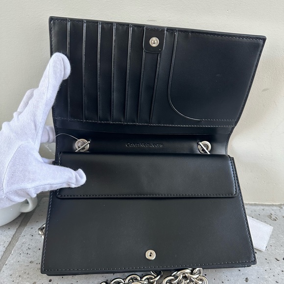 NWT Calvin Klein Minimal Monogram Chain Strap Wallet - Picture 3 of 4